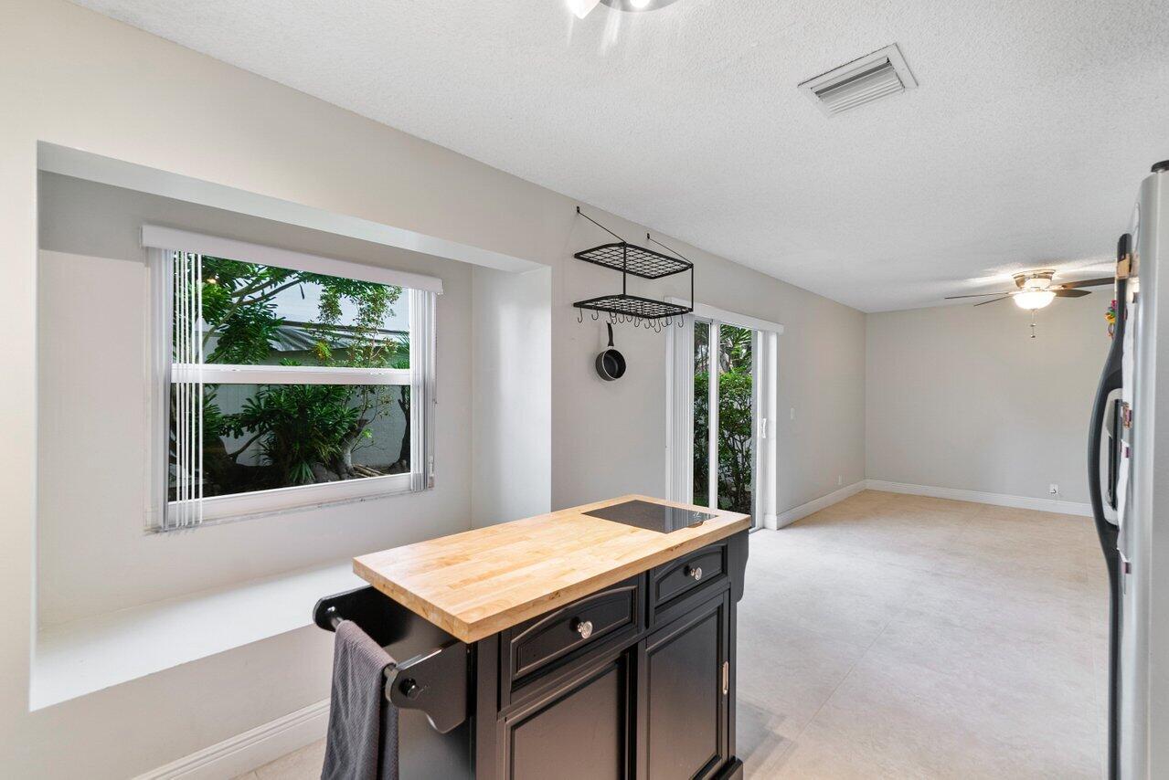 22431 Overture Circle Boca Raton, FL 33428 - Photo 8 of 38 008-22431OvertureCircle-BocaRaton-FL-334
