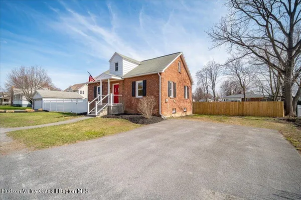 $359,000 | 229 Bayard Street, Port Ewen, NY 12466