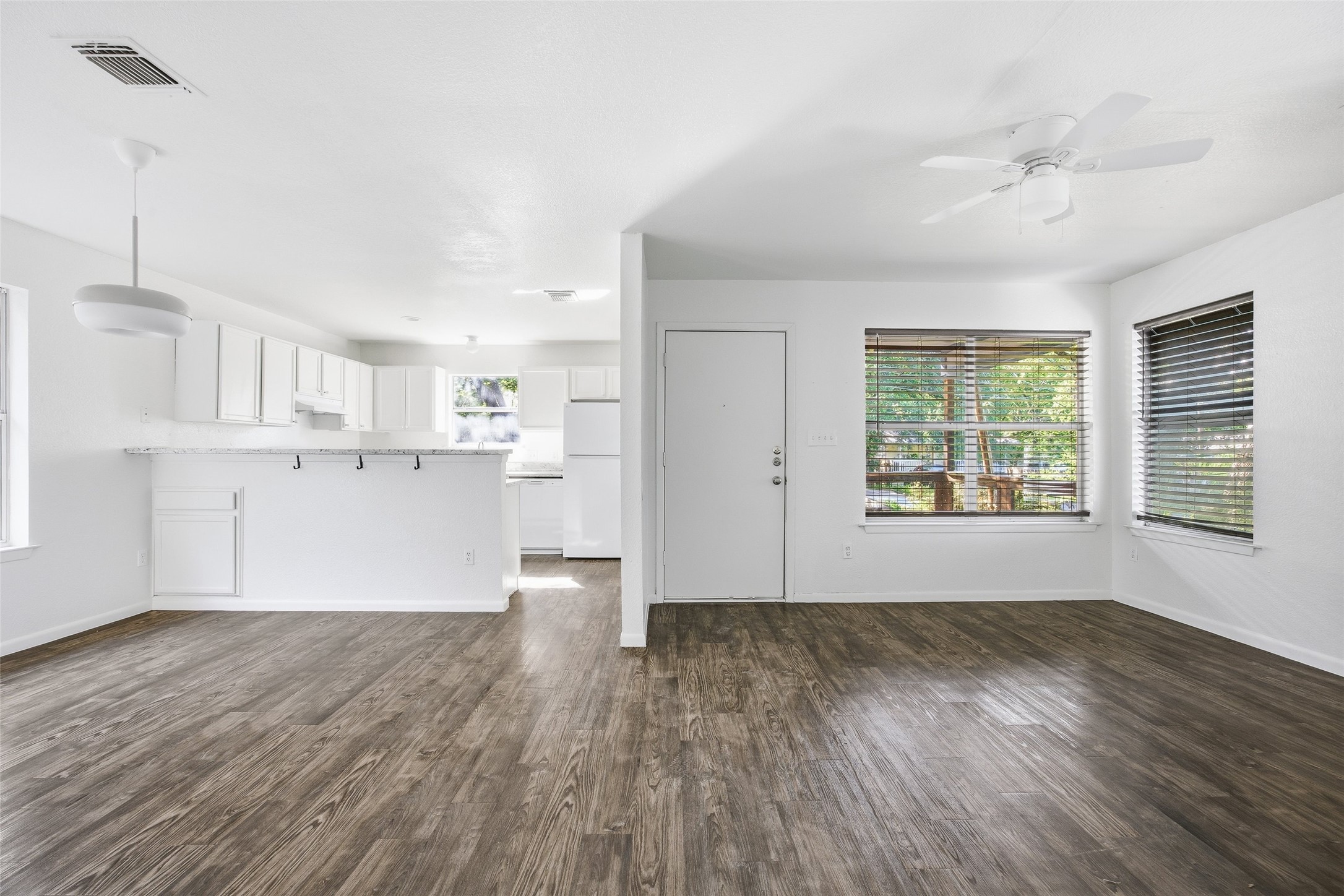 1106 Delano Street Austin, TX 78721 - Photo 4 of 32
