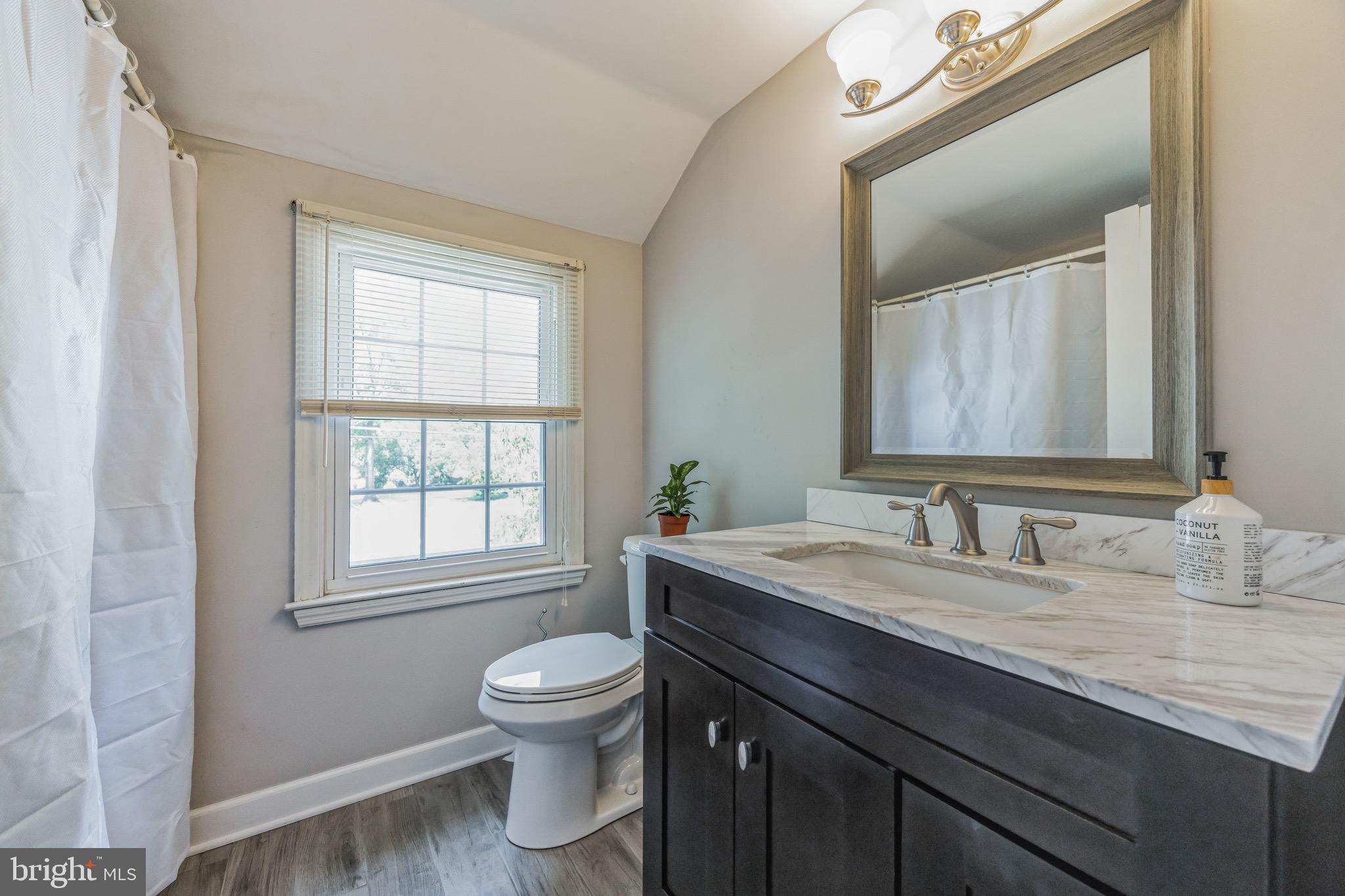 148 Pearl Croft Road Cherry Hill, NJ 08034 - Photo 16 of 27 2nd floor Hallway Bathroom