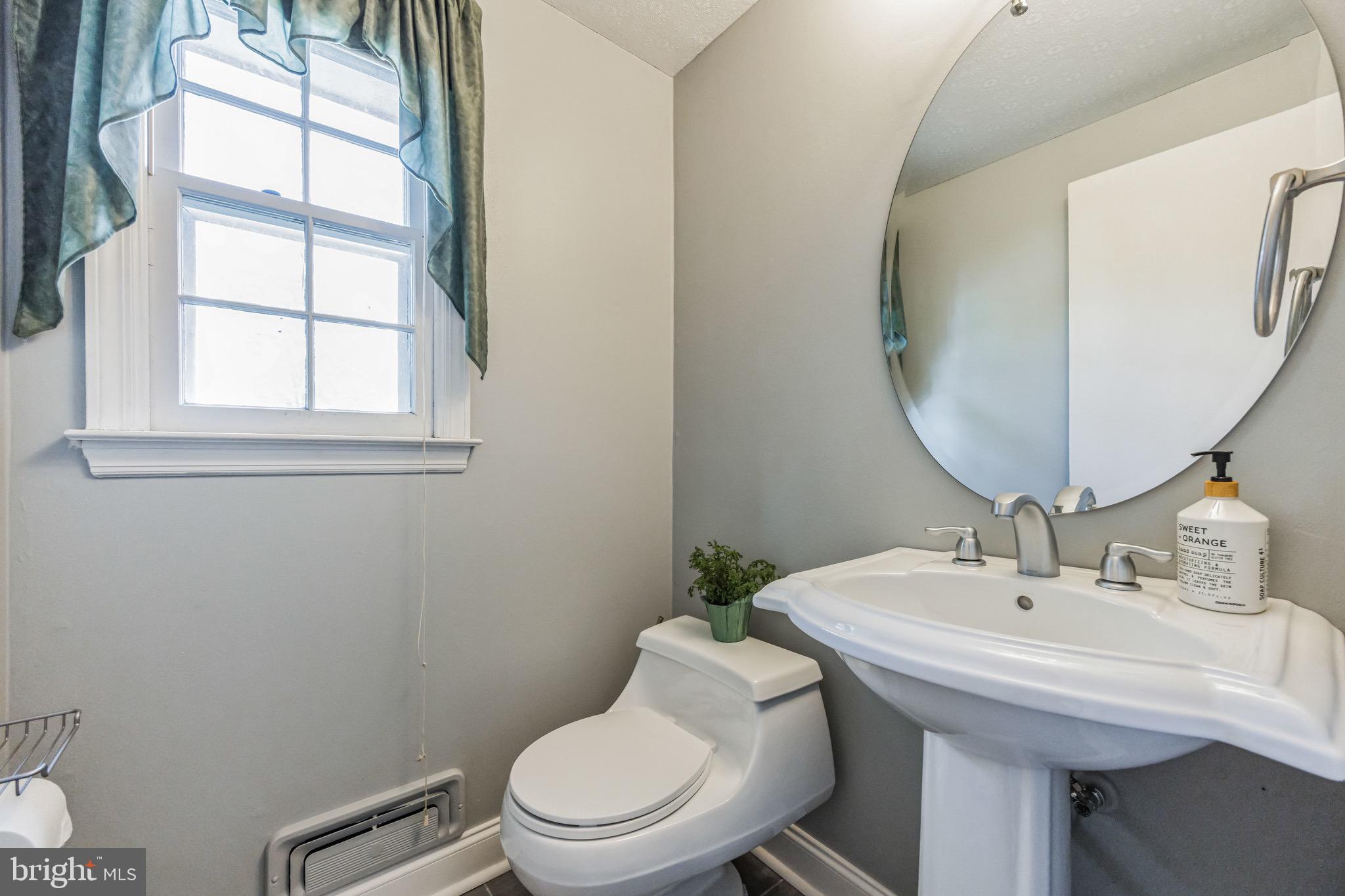 148 Pearl Croft Road Cherry Hill, NJ 08034 - Photo 10 of 27 1st floor Powder Room