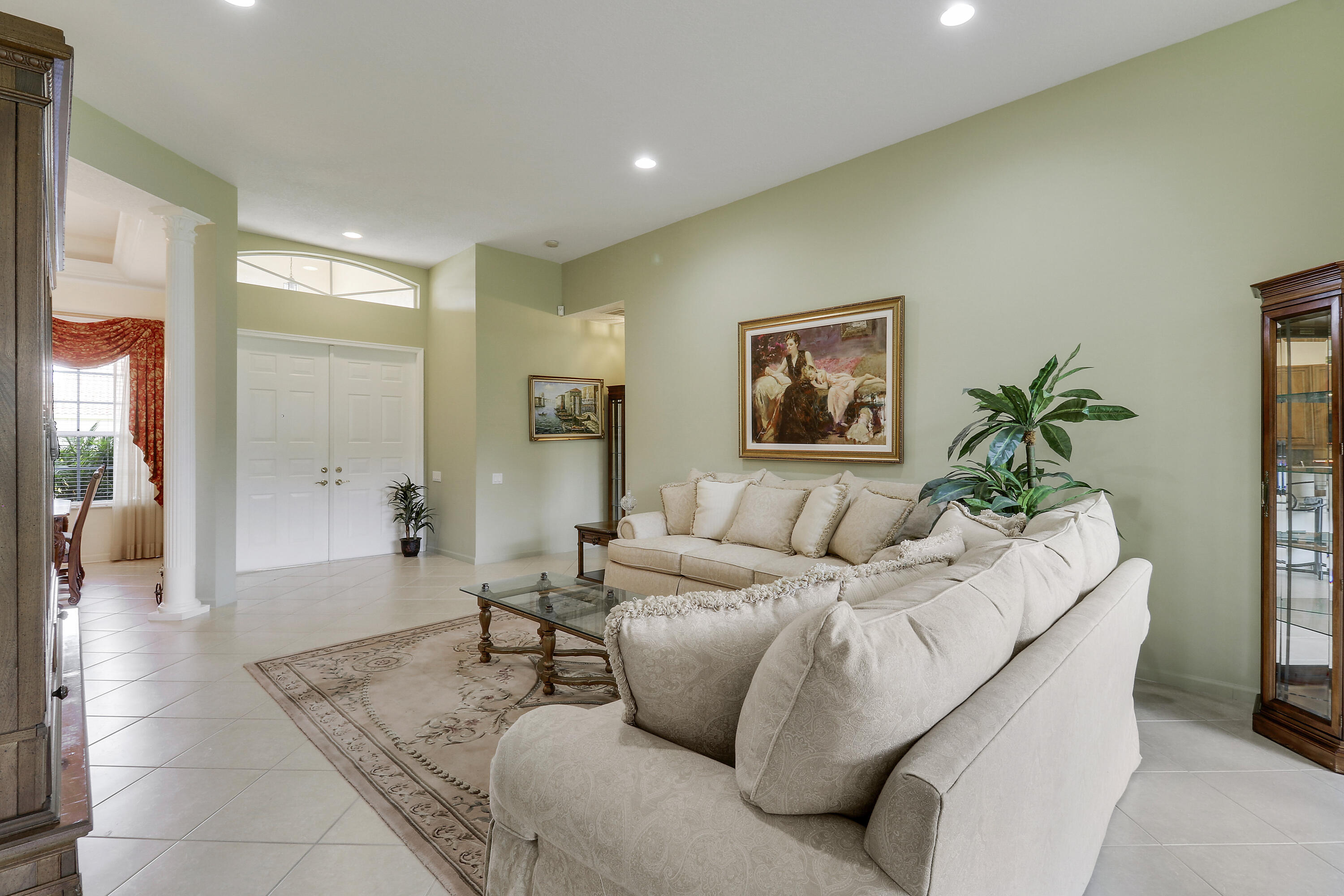 6565 Garde Road Boynton Beach, FL 33472 - Photo 25 of 54 a living room with furniture and a potted plant