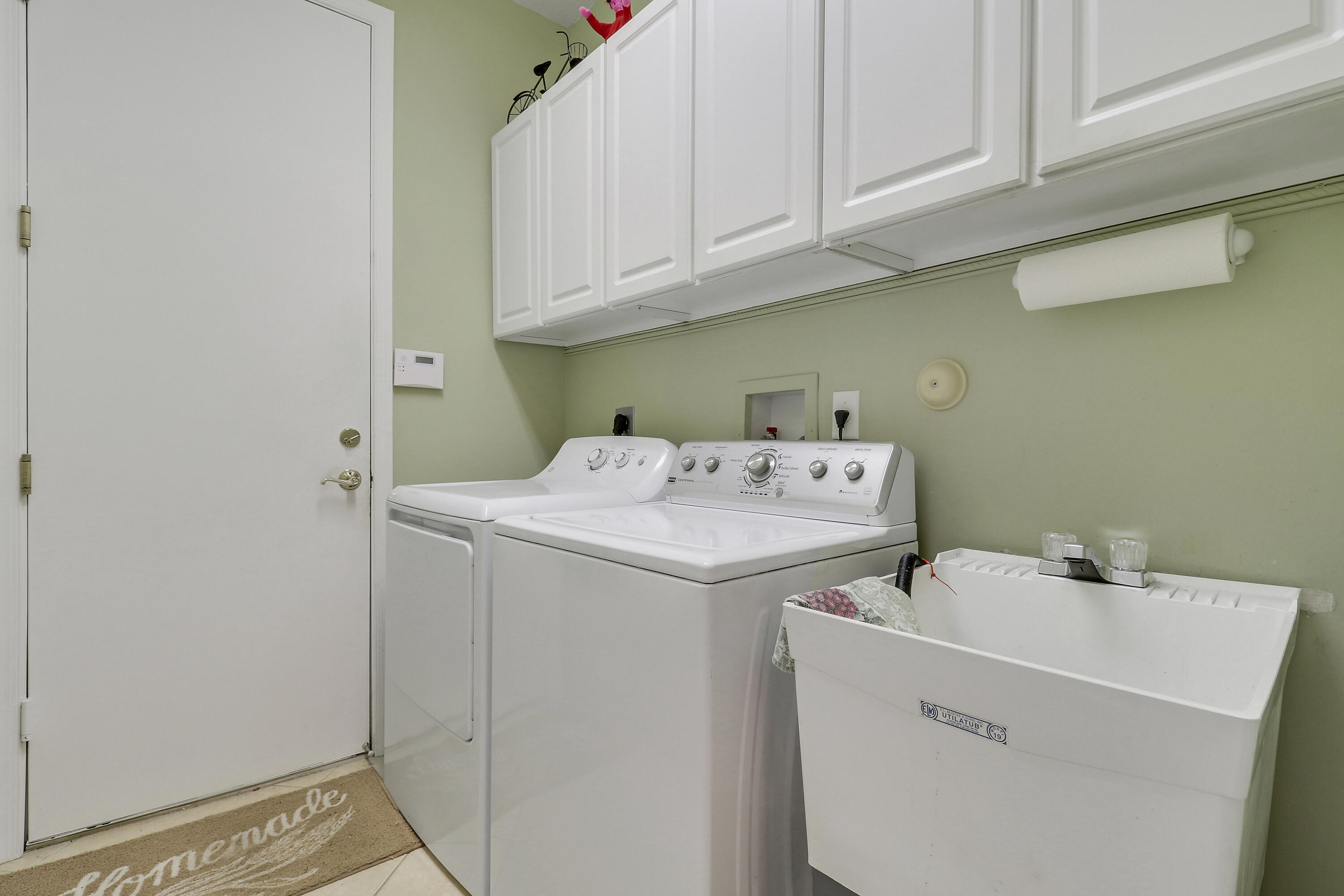 6565 Garde Road Boynton Beach, FL 33472 - Photo 38 of 54 a utility room with dryer and washer