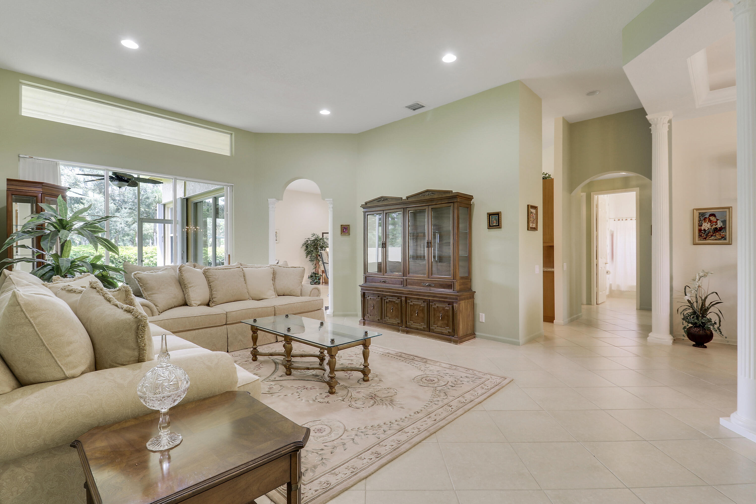 6565 Garde Road Boynton Beach, FL 33472 - Photo 8 of 54 a living room with furniture and a large mirror
