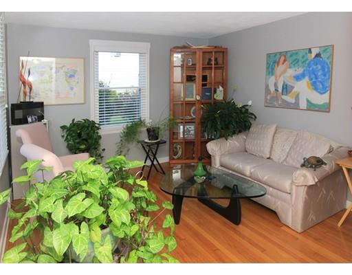 21 Amanda Street Springfield, MA 01118 - Photo 3 of 17