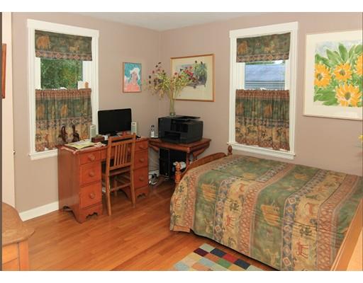 21 Amanda Street Springfield, MA 01118 - Photo 8 of 17
