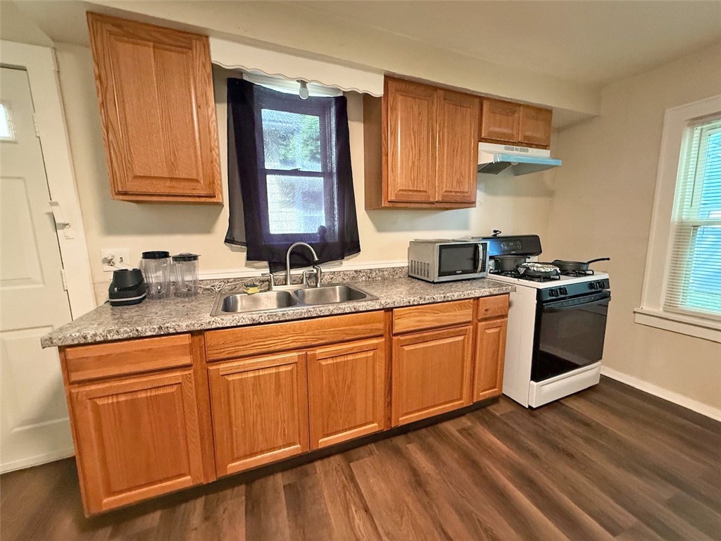690 Seward Street Rochester, NY 14611 - Photo 18 of 30