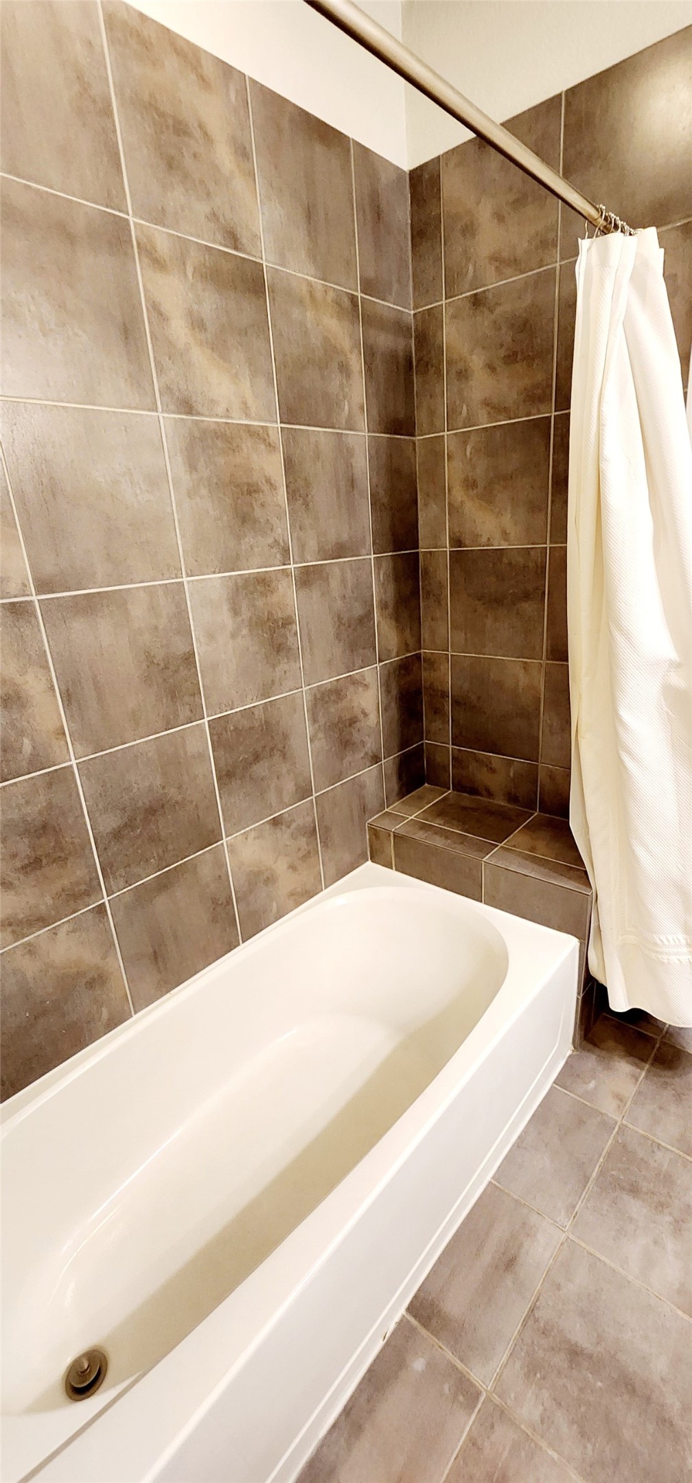 11 West Rafters Row The Woodlands, TX 77380 - Photo 6 of 31 a bathroom with a bathtub and shower
