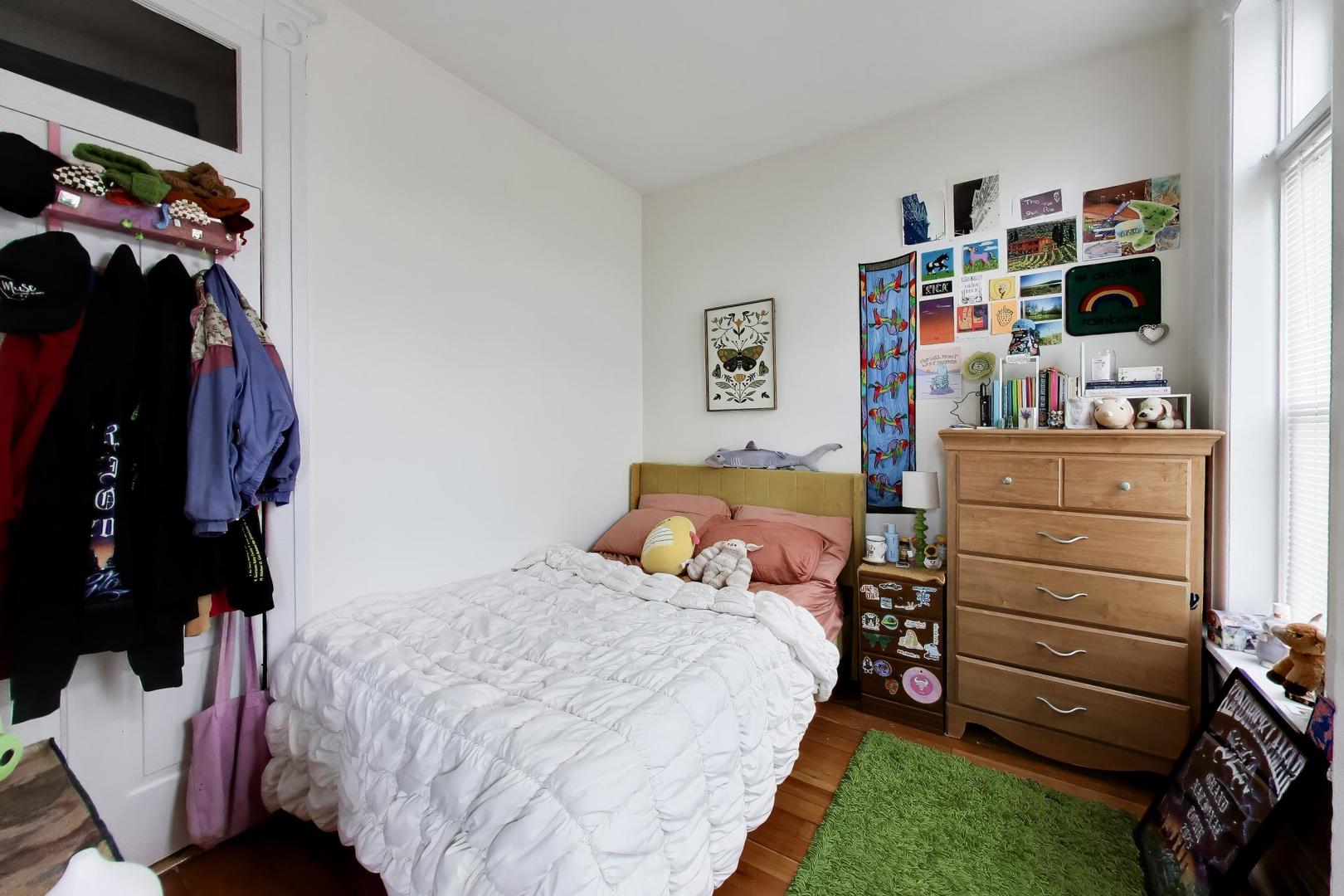2701 West Haddon Avenue Chicago, IL 60622 - Photo 15 of 22 a bedroom with a bed and closet