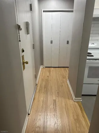 $1,900 | 138 Roseland Avenue, Unit 4, Caldwell, NJ 07006
