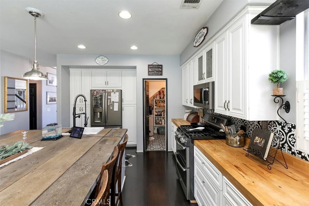 8402 Lindenhurst Street Riverside, CA 92508 - Photo 14 of 52 Custom counter tops PLUS Big Walk In Pantry