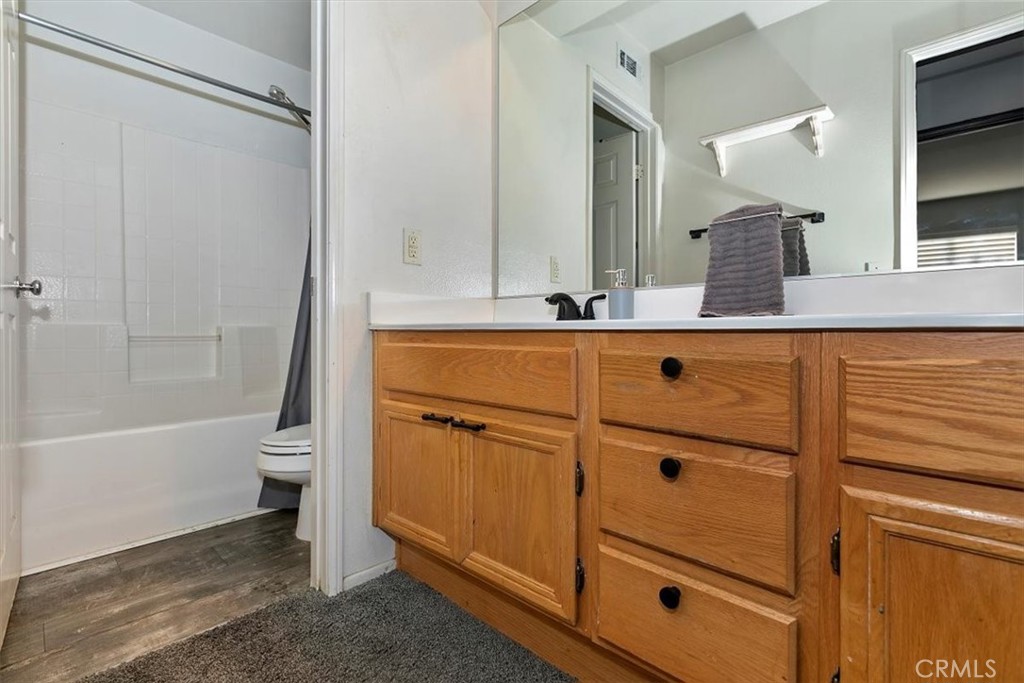8402 Lindenhurst Street Riverside, CA 92508 - Photo 27 of 52 Upstairs Bathroom #2