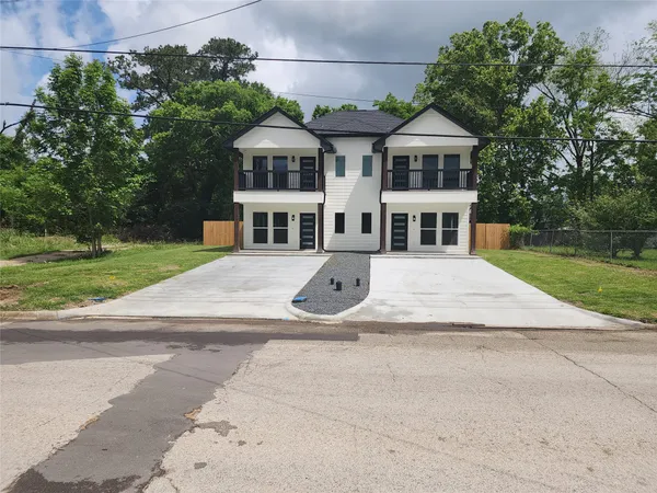 $2,100 | 2651 Beaumont Avenue, Unit B, Liberty, TX 77575