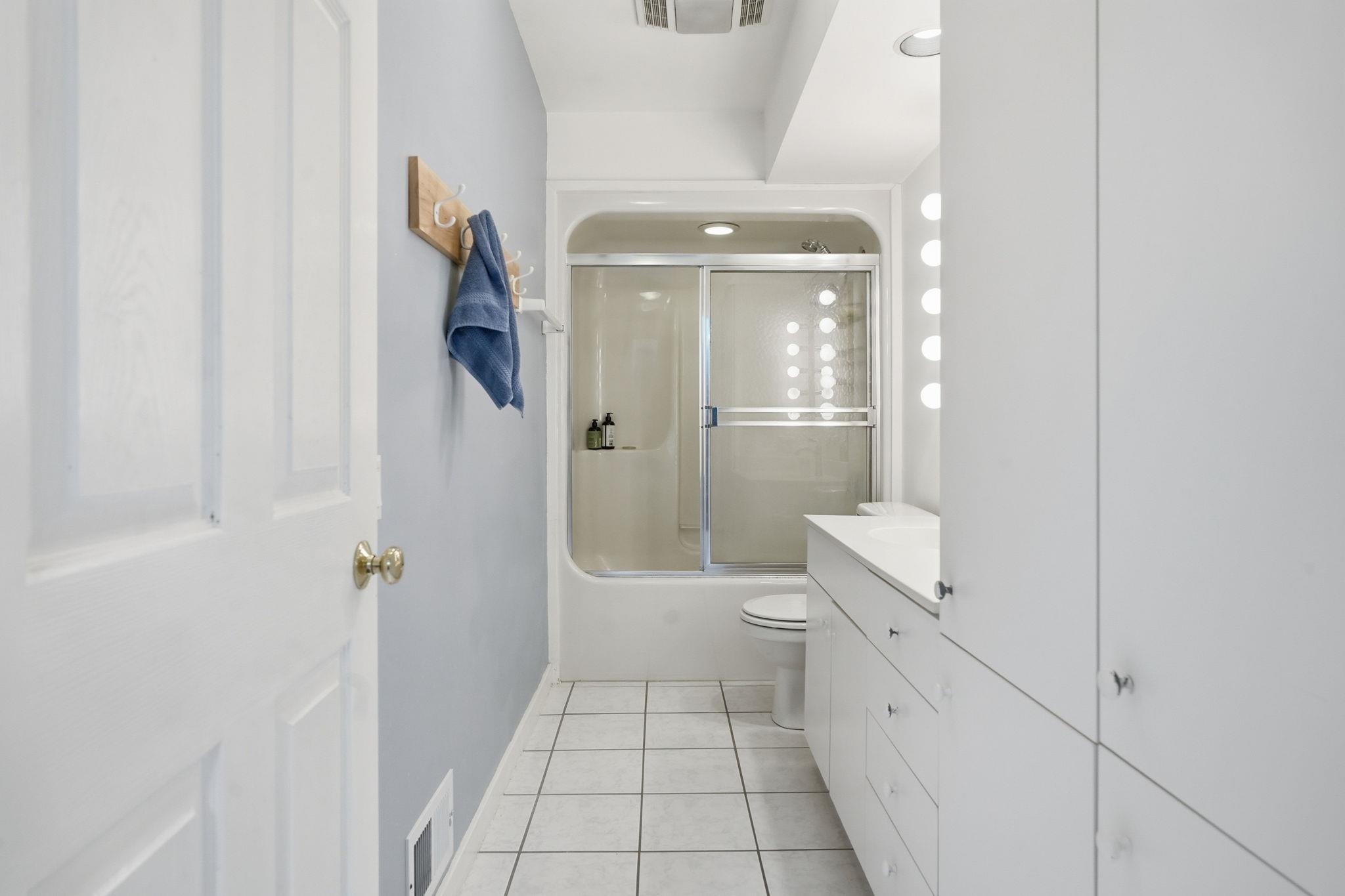 5717 Cedar Place Madison, WI 53705 - Photo 14 of 51