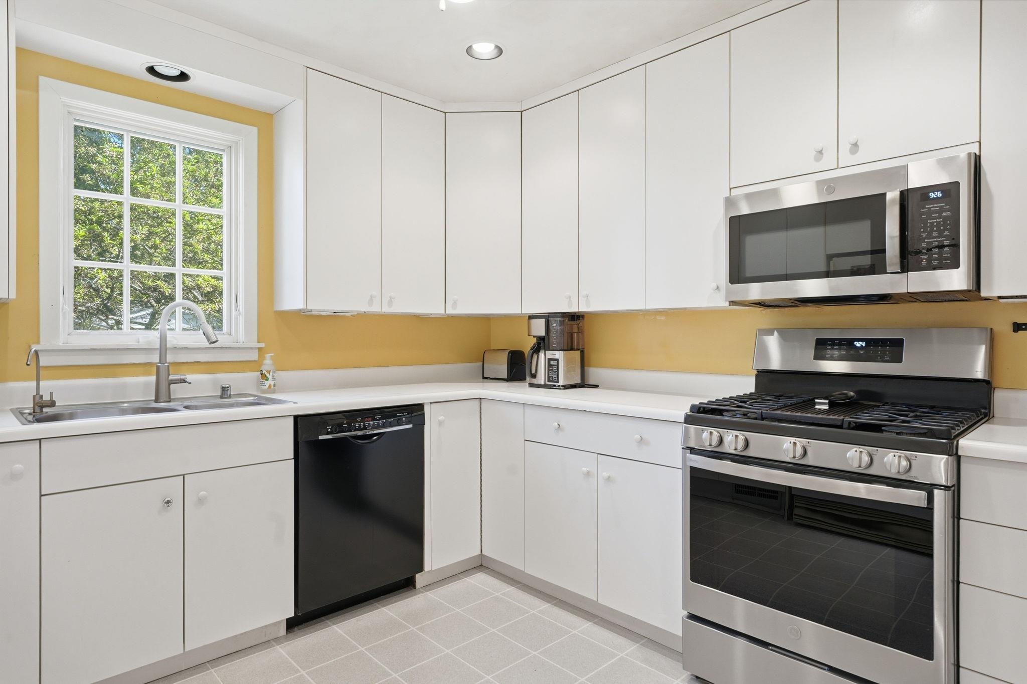 5717 Cedar Place Madison, WI 53705 - Photo 5 of 51