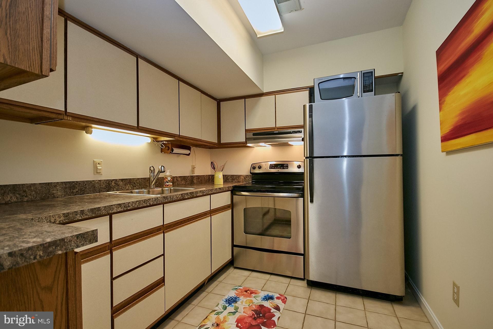 734 Springvale Road Great Falls, VA 22066 - Photo 25 of 30 Convenient kitchennette
