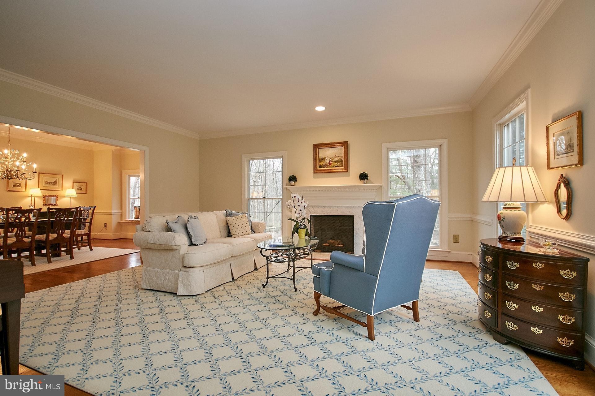 734 Springvale Road Great Falls, VA 22066 - Photo 7 of 30 Light-filled living room