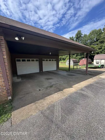 a view of a car parking area