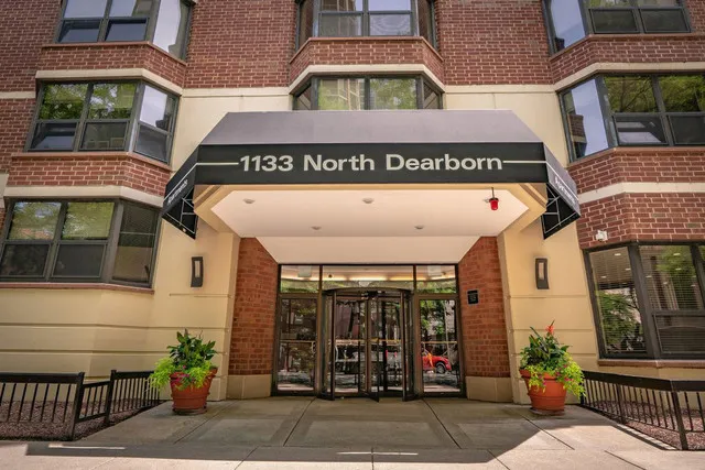$2,467 | 1133 North Dearborn Street, Unit 2302, Chicago, IL 60610