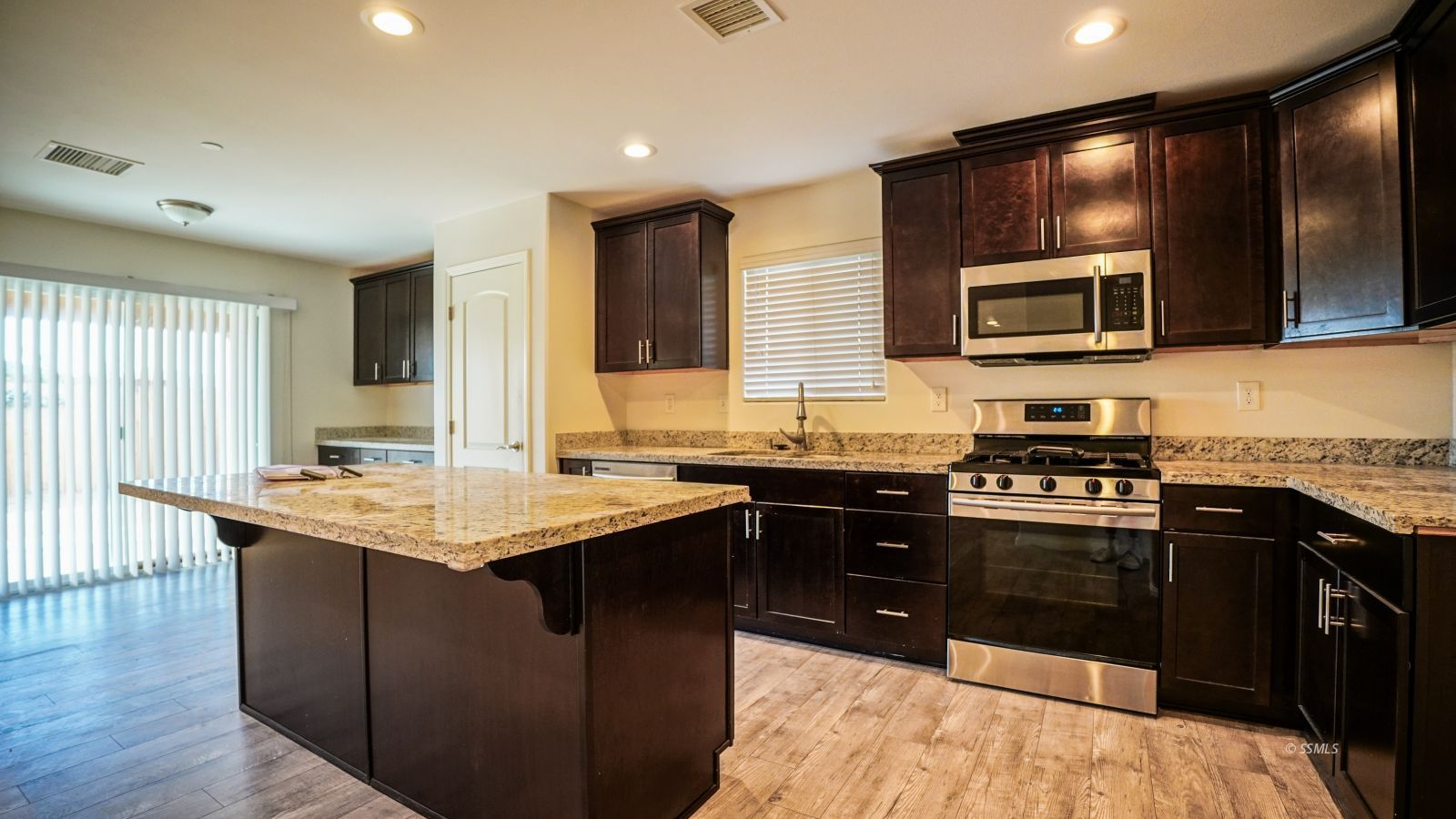 1305 Sims Street Ridgecrest, CA 93555 - Photo 10 of 31 Gallery Image 10