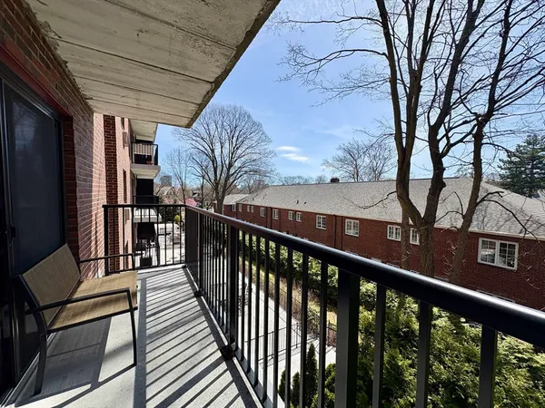 $4,100 | 125 Pleasant Street, Unit 308, Brookline, MA 02446