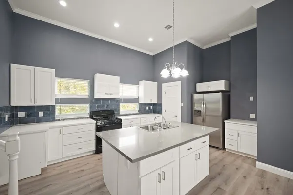 $2,295 | 2110 Oatfield Drive, Houston, TX 77018