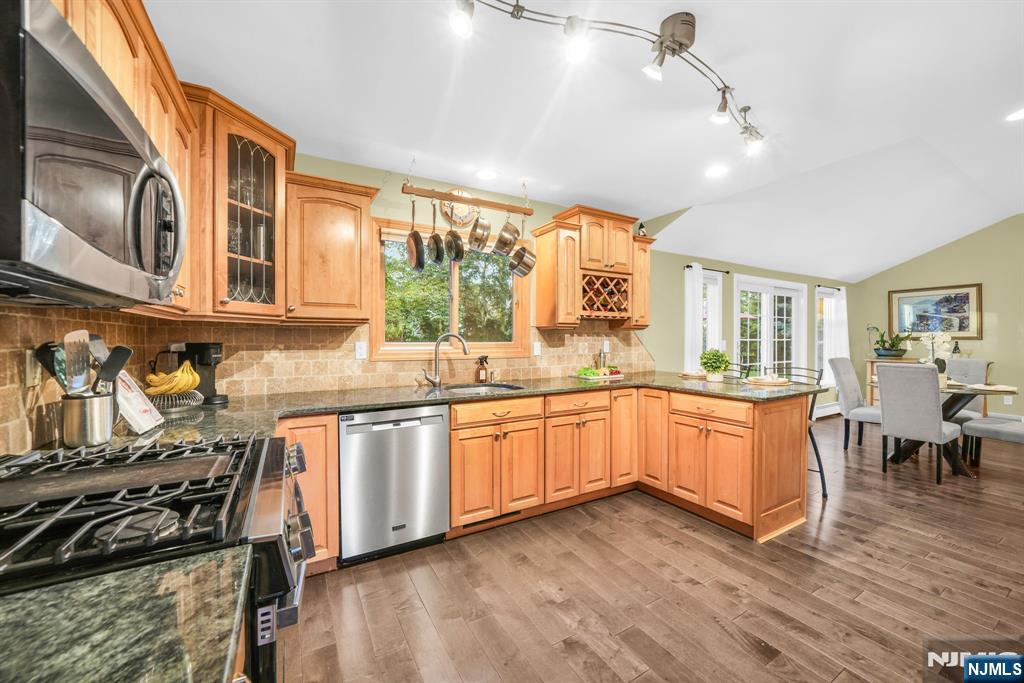 68 Fieldstone Place Wayne, NJ 07470 - Photo 9 of 37