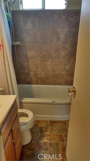 1414 Almond Street Chico, CA 95928 - Photo 7 of 11 a bathroom with a toilet and a bathtub
