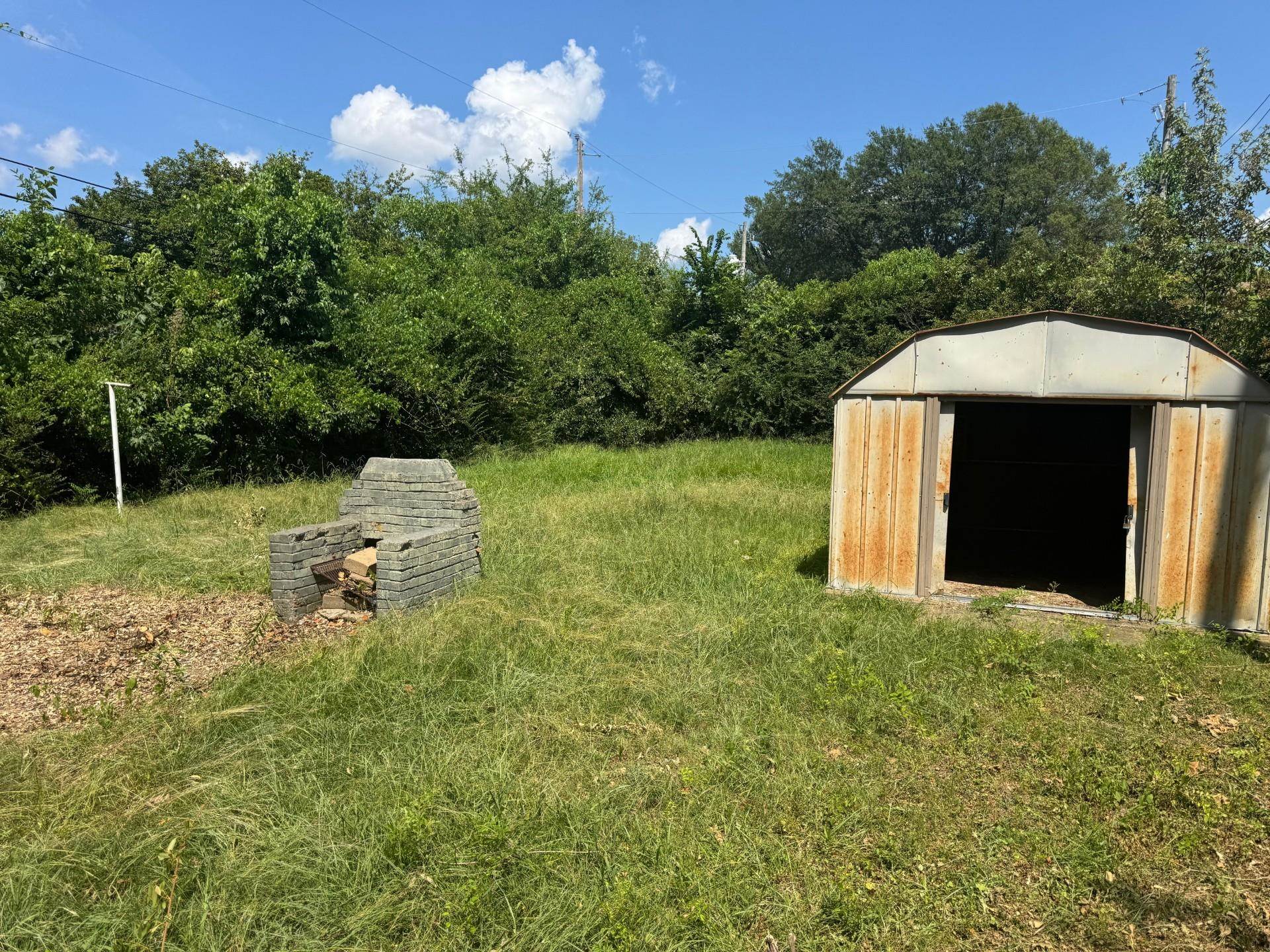 994 North Perkins Road Memphis, TN 38122 - Photo 13 of 15 View of yard with a storage shed