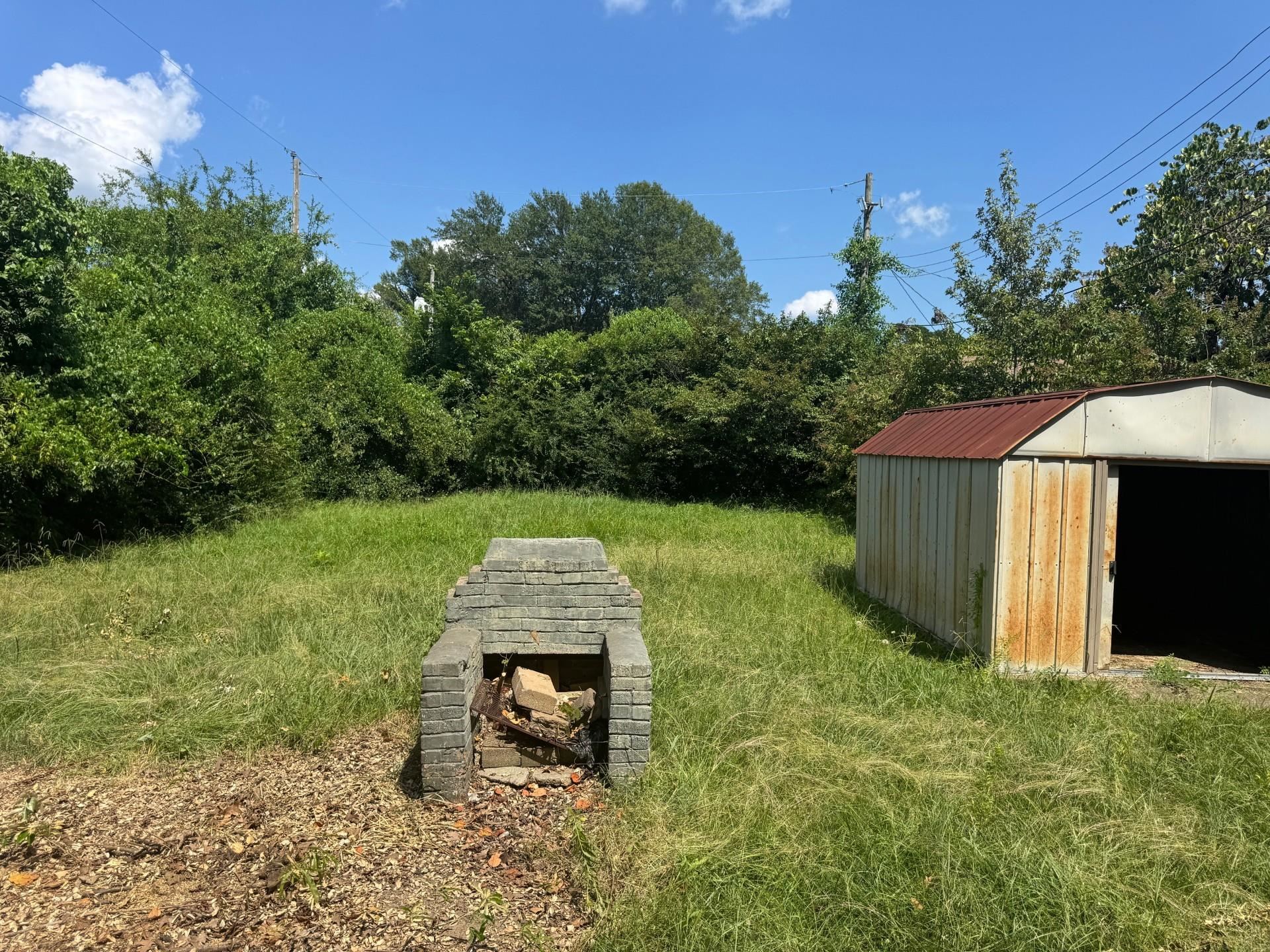994 North Perkins Road Memphis, TN 38122 - Photo 15 of 15 View of yard featuring a storage unit