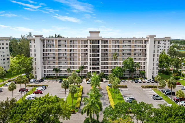 $4,200 | 3200 North Palm Aire Drive, Unit 901, Pompano Beach, FL 33069