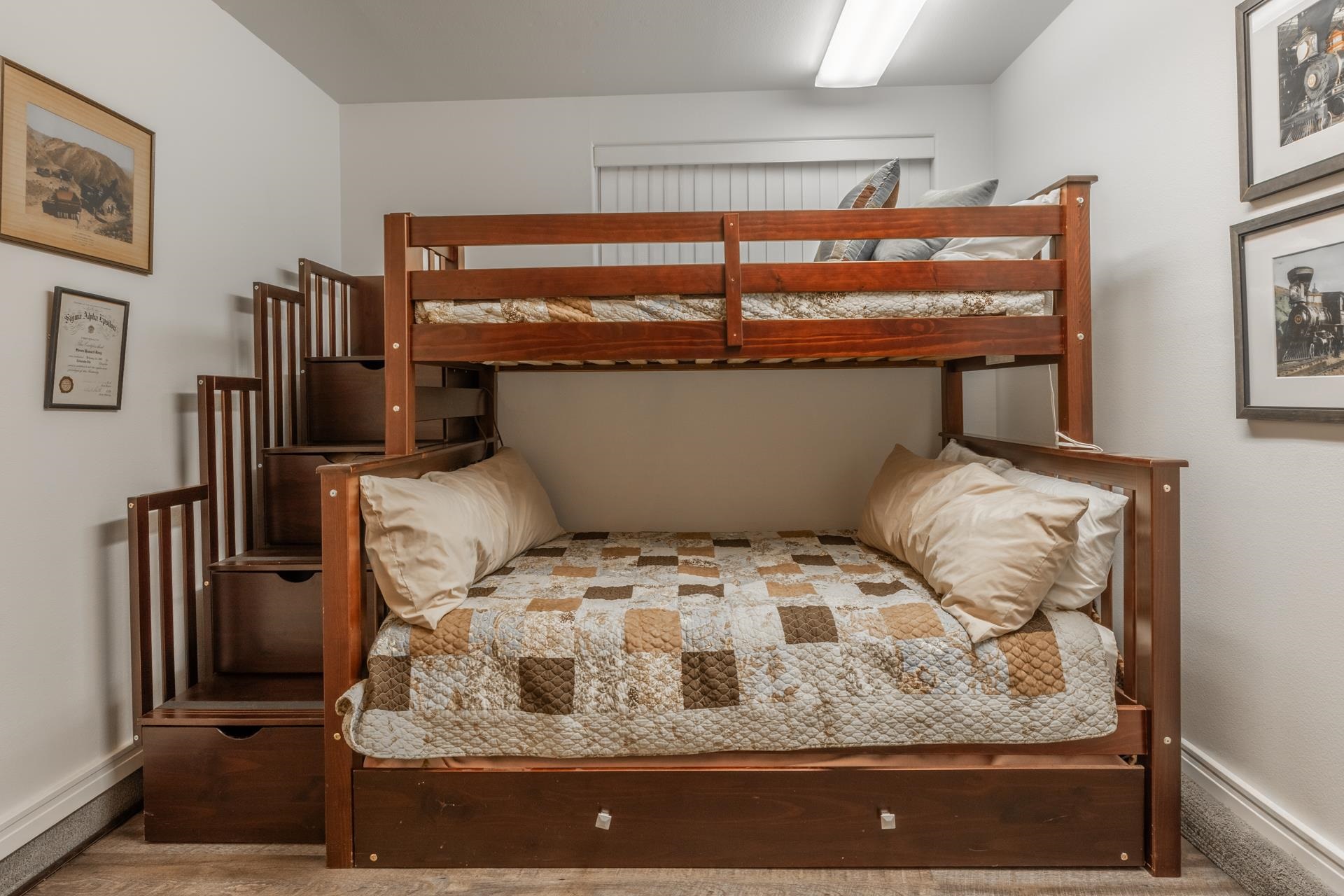 244 Ridge Way Mammoth Lakes, CA 93546 - Photo 43 of 49 Bedroom featuring baseboards