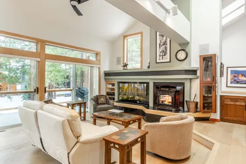 $1,879,000 | 244 Ridge Way, Mammoth Lakes, CA 93546