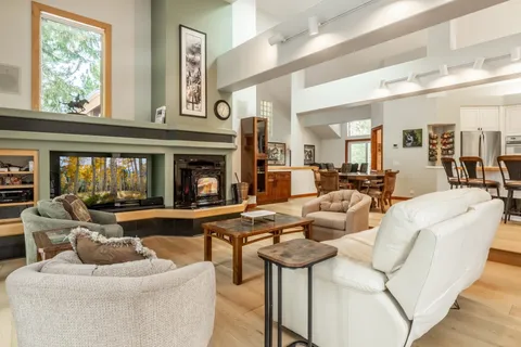 $1,879,000 | 244 Ridge Way, Mammoth Lakes, CA 93546