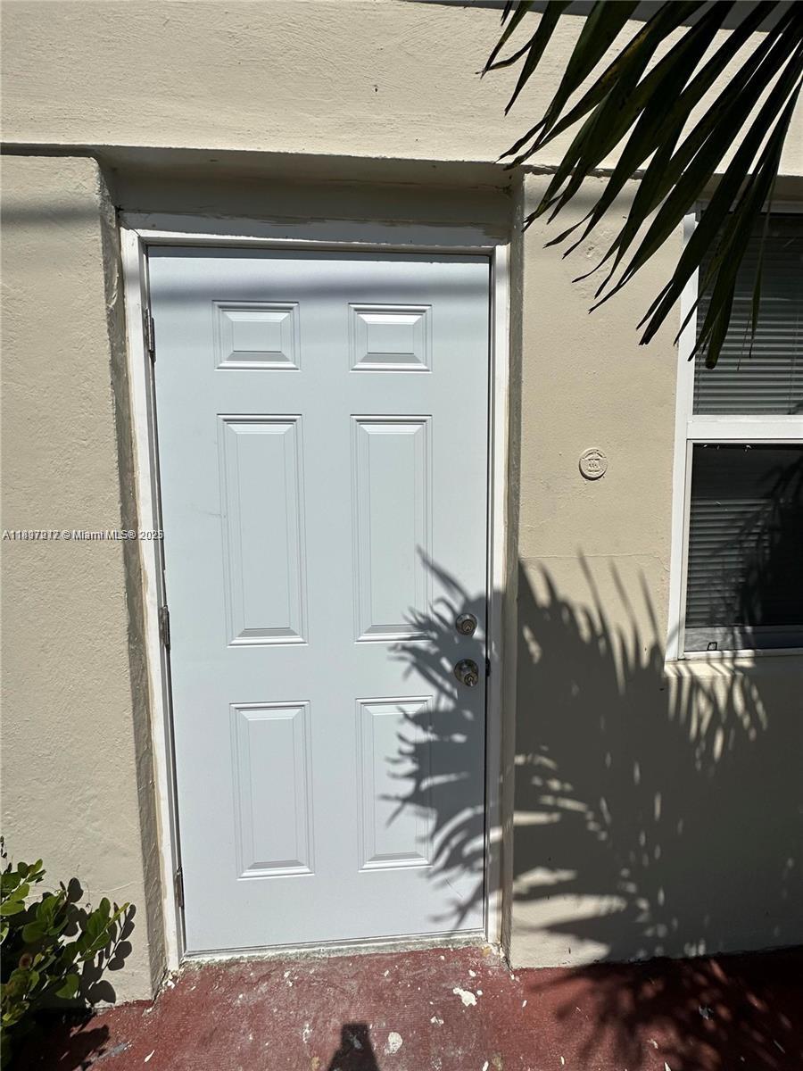 1956 Lincoln Street, Unit 10 Hollywood, FL 33020 - Photo 3 of 9 a view of an entryway