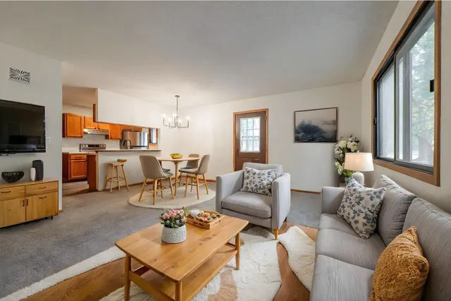 $177,499 | 1281 Greenbriar Court, Unit 5, White Bear Lake, MN 55110