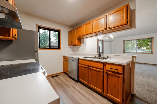 $177,499 | 1281 Greenbriar Court, Unit 5, White Bear Lake, MN 55110