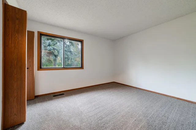 $177,499 | 1281 Greenbriar Court, Unit 5, White Bear Lake, MN 55110