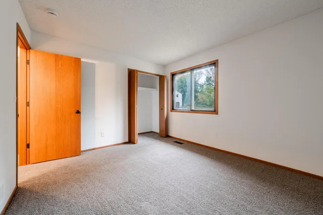 $177,499 | 1281 Greenbriar Court, Unit 5, White Bear Lake, MN 55110