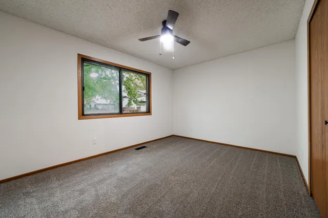 $177,499 | 1281 Greenbriar Court, Unit 5, White Bear Lake, MN 55110