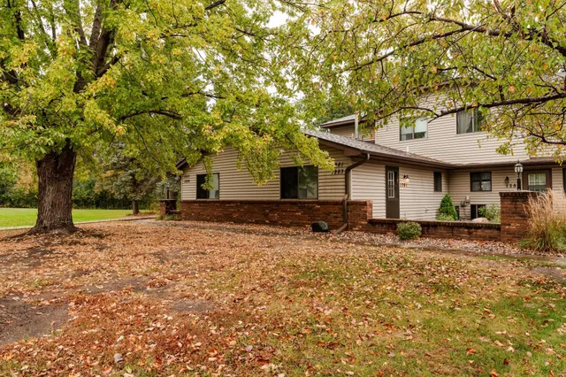 $177,499 | 1281 Greenbriar Court, Unit 5, White Bear Lake, MN 55110