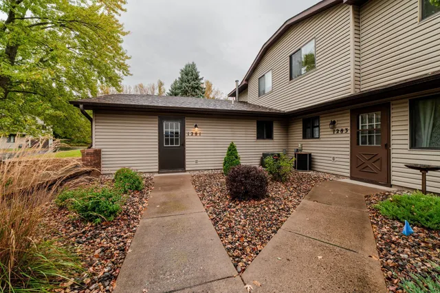 $177,499 | 1281 Greenbriar Court, Unit 5, White Bear Lake, MN 55110