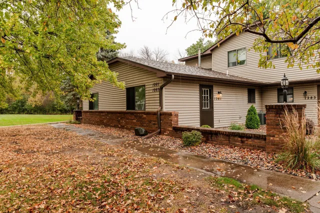 $177,499 | 1281 Greenbriar Court, Unit 5, White Bear Lake, MN 55110