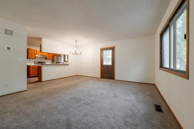 $177,499 | 1281 Greenbriar Court, Unit 5, White Bear Lake, MN 55110