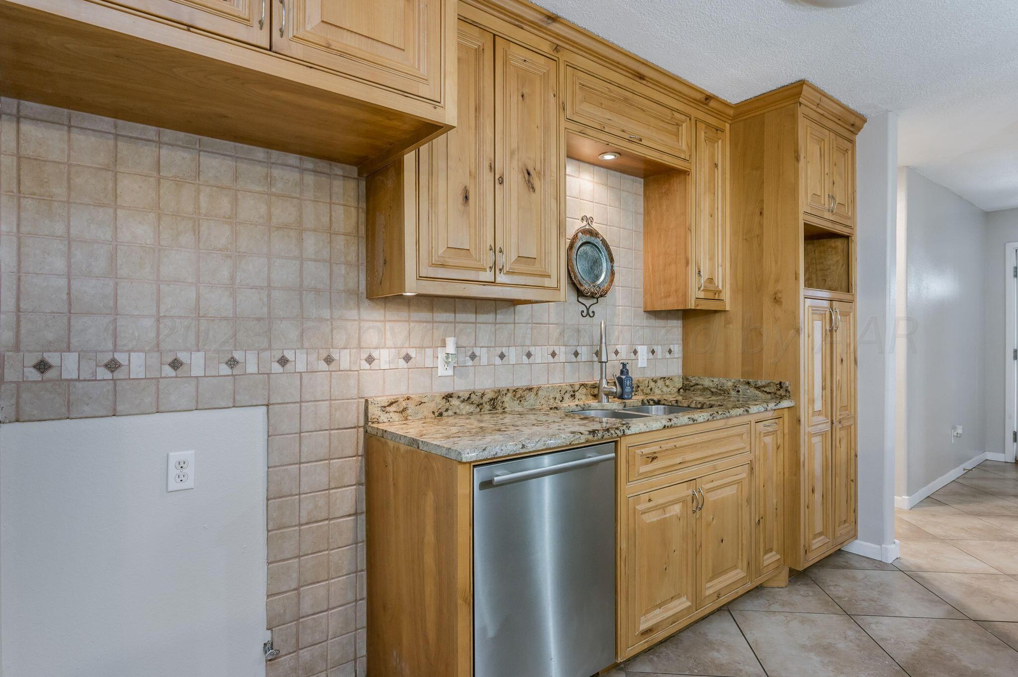 5205 Raindrop Lane Amarillo, TX 79110 - Photo 9 of 23 Kitchen-2