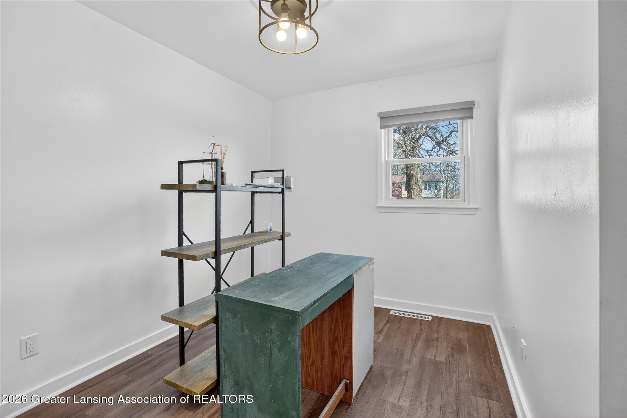5902 Haag Road Lansing, MI 48911 - Photo 17 of 39 17-5902-Haag-Rd-Lansing-MI-48911-WindowS