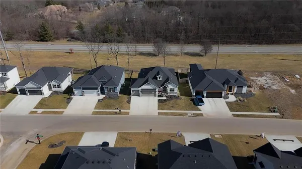 $757,000 | 4204 Southeast Adams Drive, Blue Springs, MO 64014