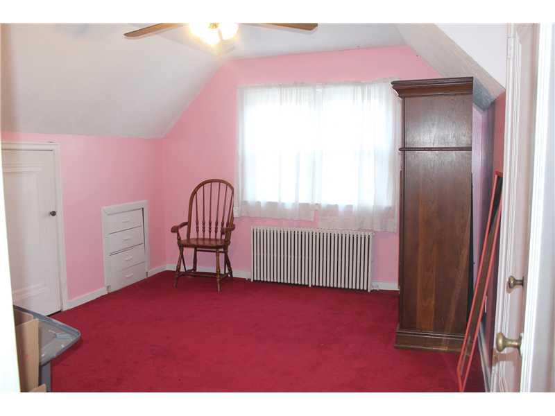 524 Roosevelt Road Pittsburgh, PA 15237 - Photo 14 of 25 Master Bedroom.