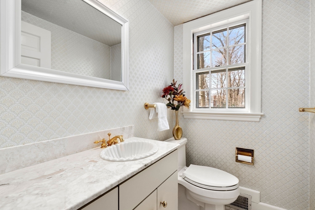45 Verndale Road Newton, MA 02461 - Photo 9 of 28 Gallery Image 9