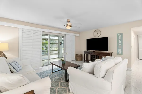 $299,000 | 934 Northwest Spruce Ridge Drive, Unit 2, Stuart, FL 34994